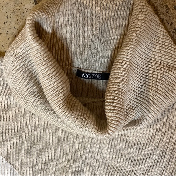 Color Block Sweater - Picture 11 of 12